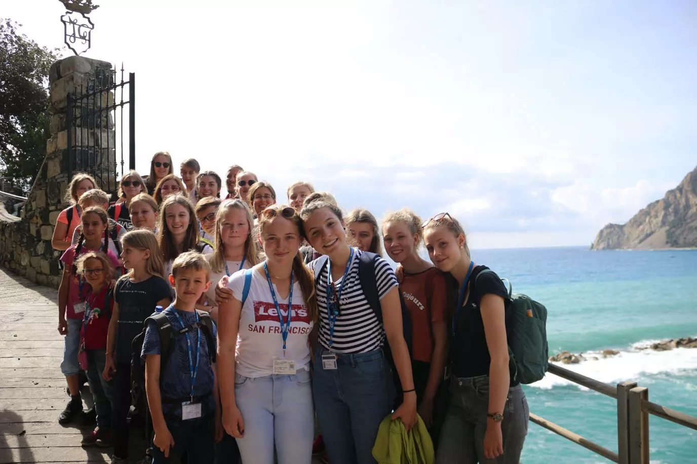 Chorgruppe auf der Europatournee an der Küste der Cinque Terre bei La Spezia