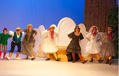 Tanzszene aus dem Musical Honk! der Südpfalzlerchen