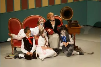 Szene aus dem Musical The Aristocats der Südpfalzlerchen